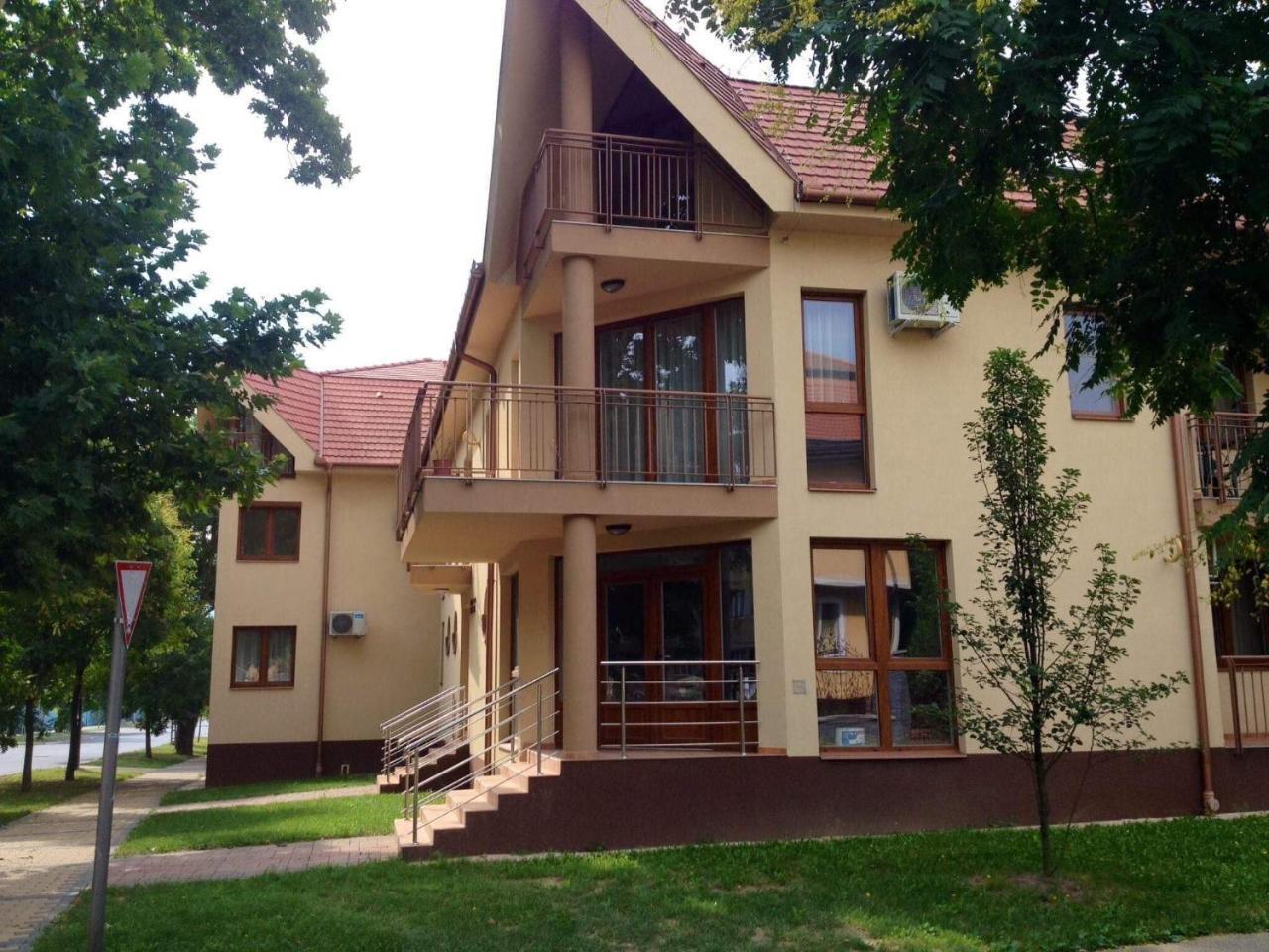 My Home Apartman Hajdúszoboszló Екстериор снимка